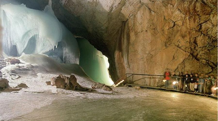 Höhlenbesichtigung in der Eisriesenwelt Werfen