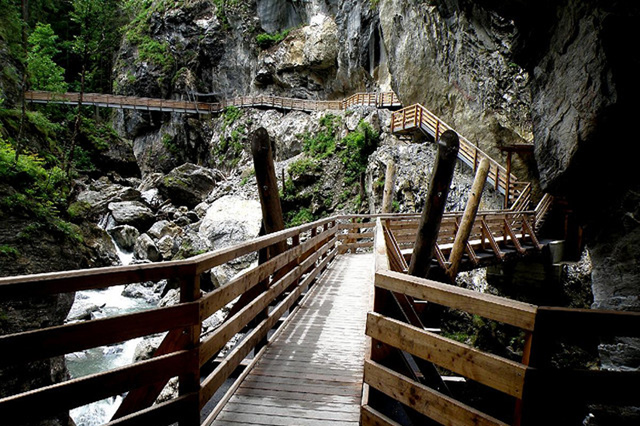 Stege und Brücken in der Klamm