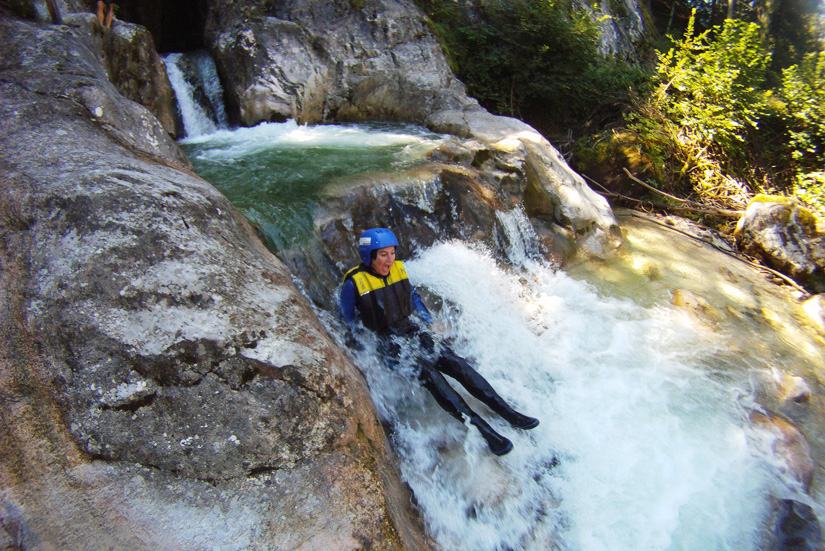 Erfolgreicher abstieg vom Wasserfall