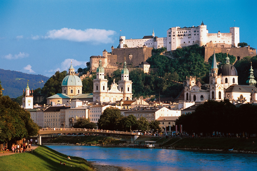 Altstadt Salzburgs mit Blick auf Festung