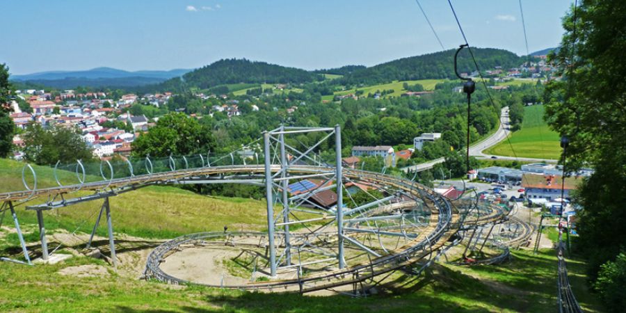 Bergab auf der Sommelrodelbahn